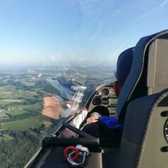 Flugwegposition um 17:03:49: Aufgenommen in der Nähe von Gemeinde Kleinzell im Mühlkreis, Österreich in 967 Meter